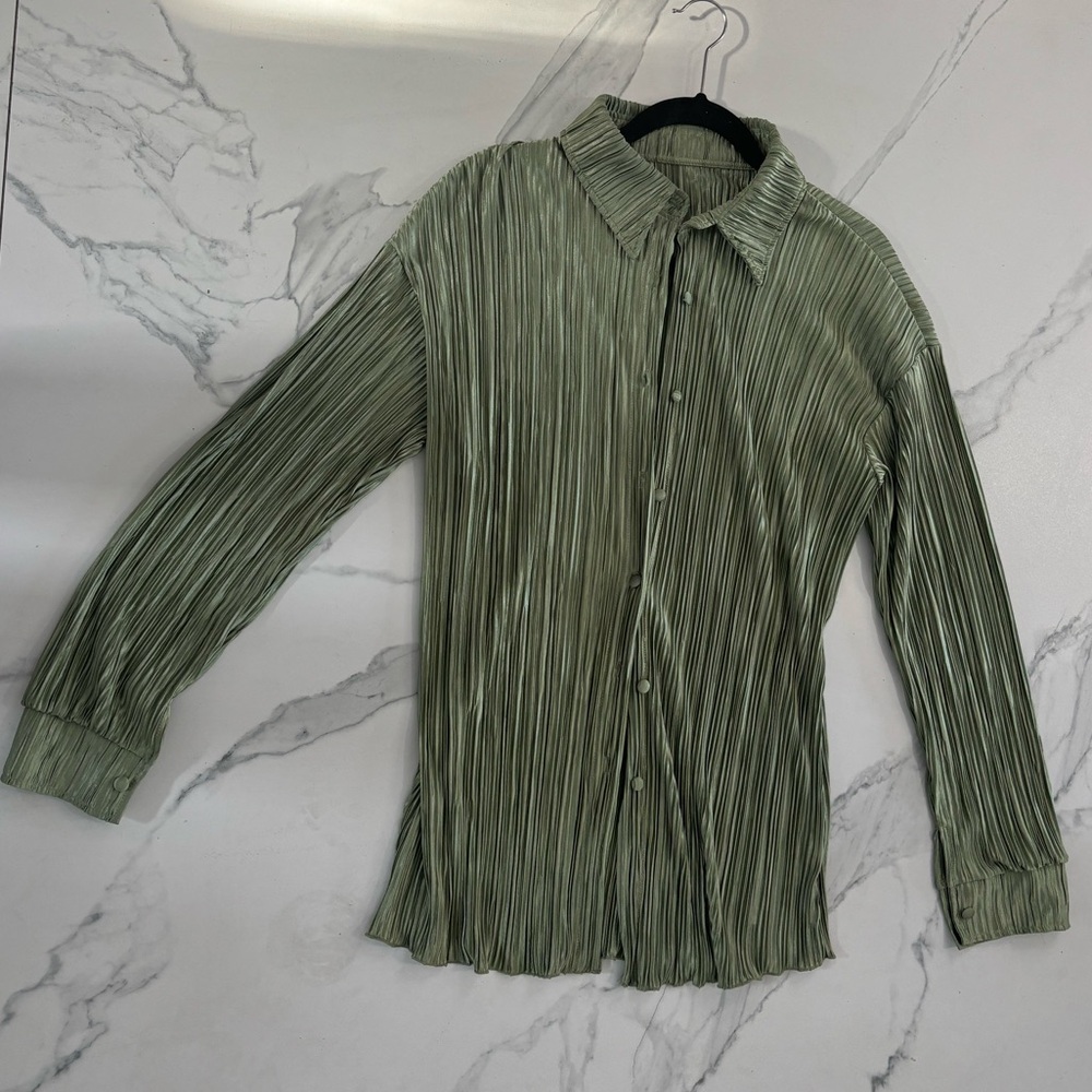 Super cute silky green button up dress shirt!